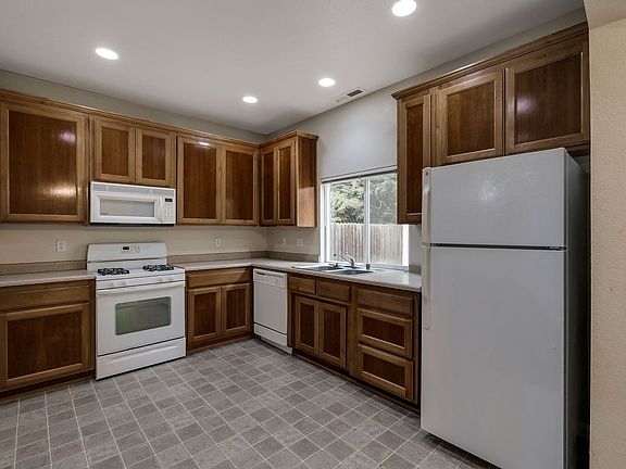 2nd image of 1151-1157 E 9th St
