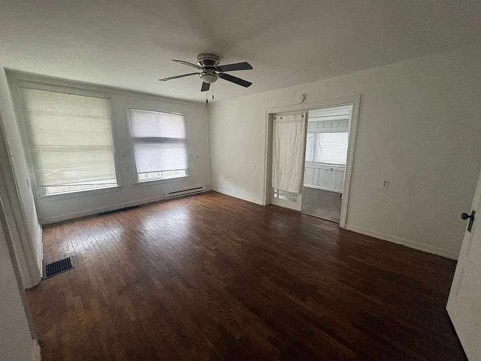 2307 1/2 W Charles St