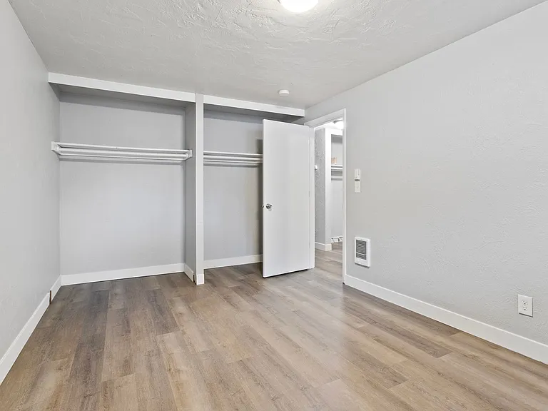 The Highlander Apartments — Photo 9