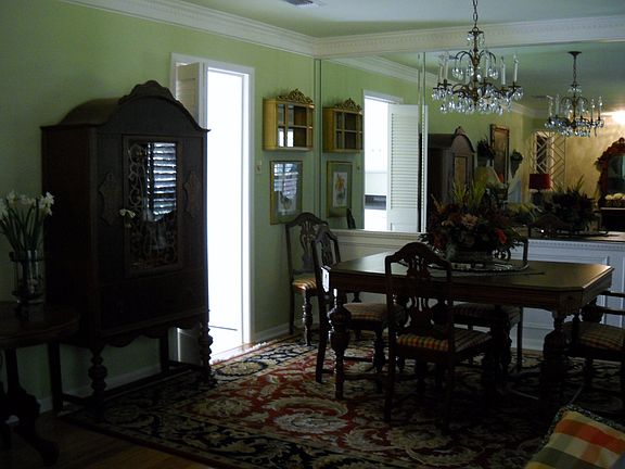 5th image of 2104 Creekview Bnd
