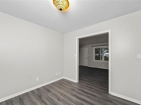 4th image of 894 Clemson Dr
