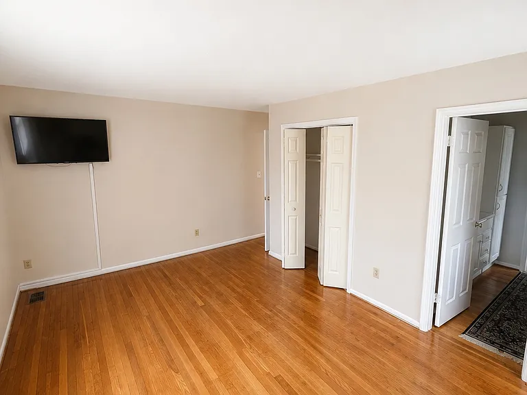 212 Dauntly St — Photo 9