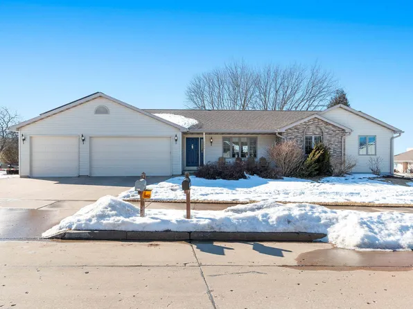 2933 Southbreeze Ct, Kaukauna, WI 54130
