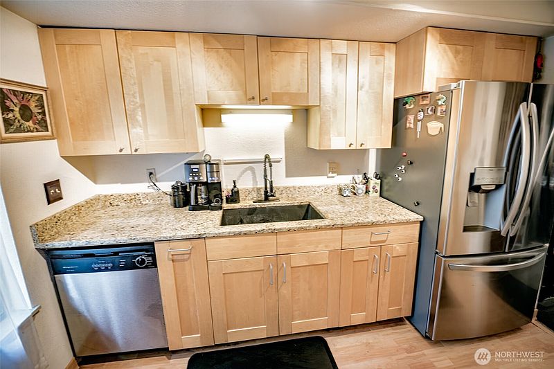 4th image of 4635 W Lake Sammamish Parkway SE #G305