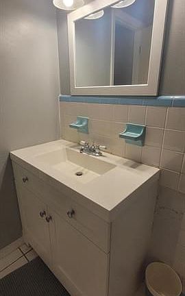 2nd image of 2301 Juanita Ave #3