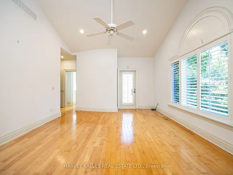 495 Deloraine Ave — Photo 28