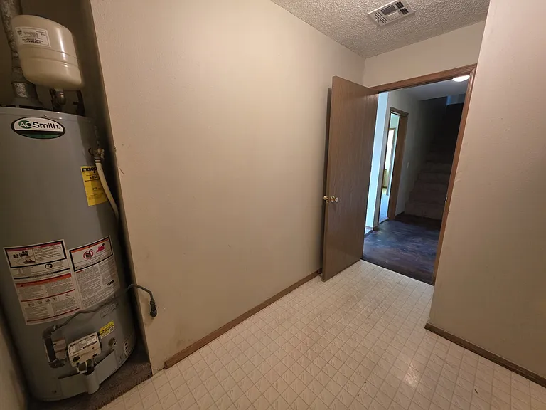 2430 W Gum St — Photo 11