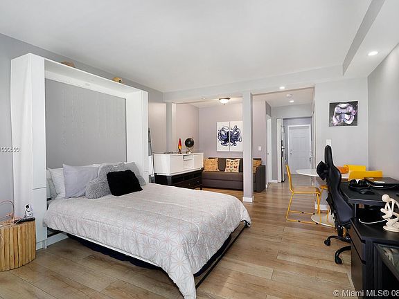 4th image of 1135 Euclid Ave #106