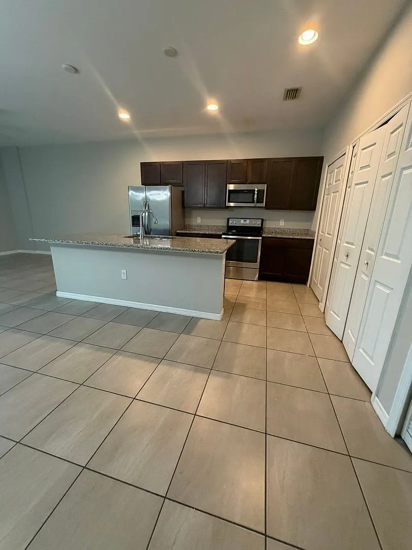 3 bed, 2.0 bath, 1255 sqft, $1,595 — Photo 1