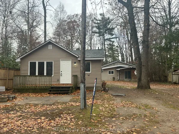 86 30th St N, Wasaga Beach, ON L9Z 2C8