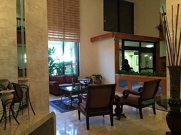 5th image of 2750 NE 183rd St APT 305
