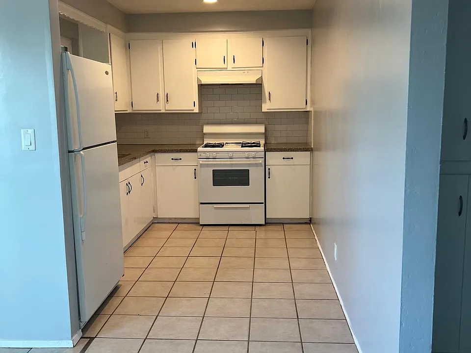 127 Wilson Ave #1