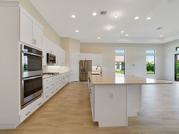 Kitchen with oversized island