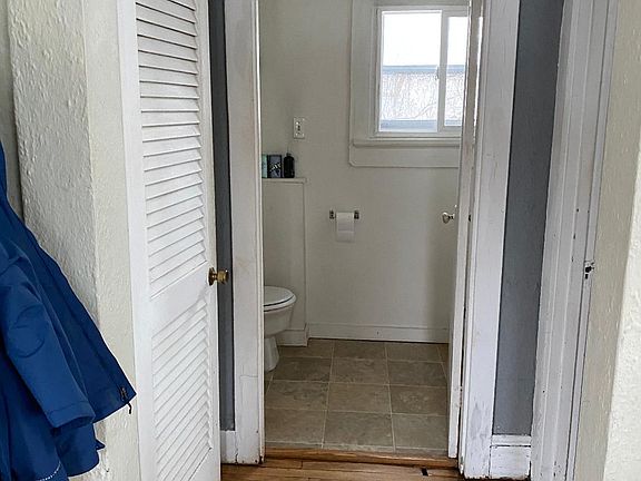 4th image of 613 W Riverview Dr #2