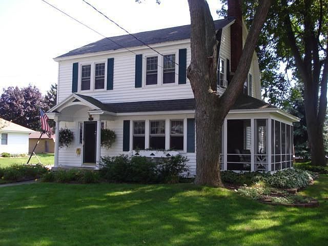 1st image of 32 Lawrence Ave