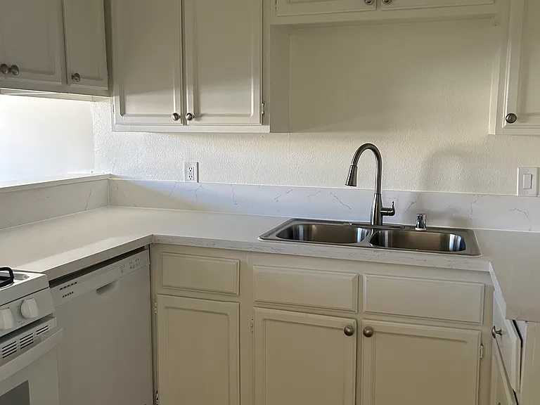 615 S Adams St #16 — Photo 2