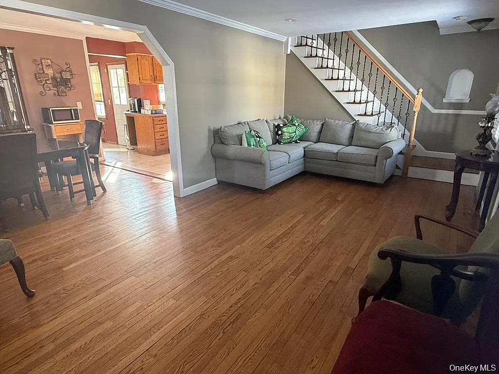 3 bed, 1.5 bath, 1244 sqft, $5,000 — Photo 2