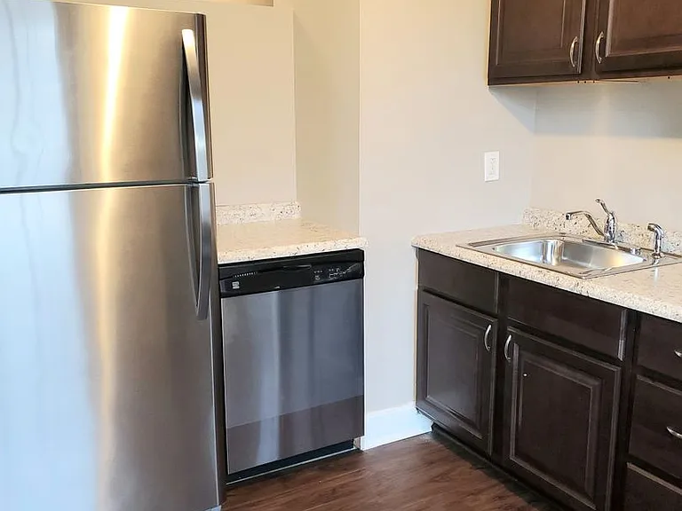 Huntington Apartments — Photo 48