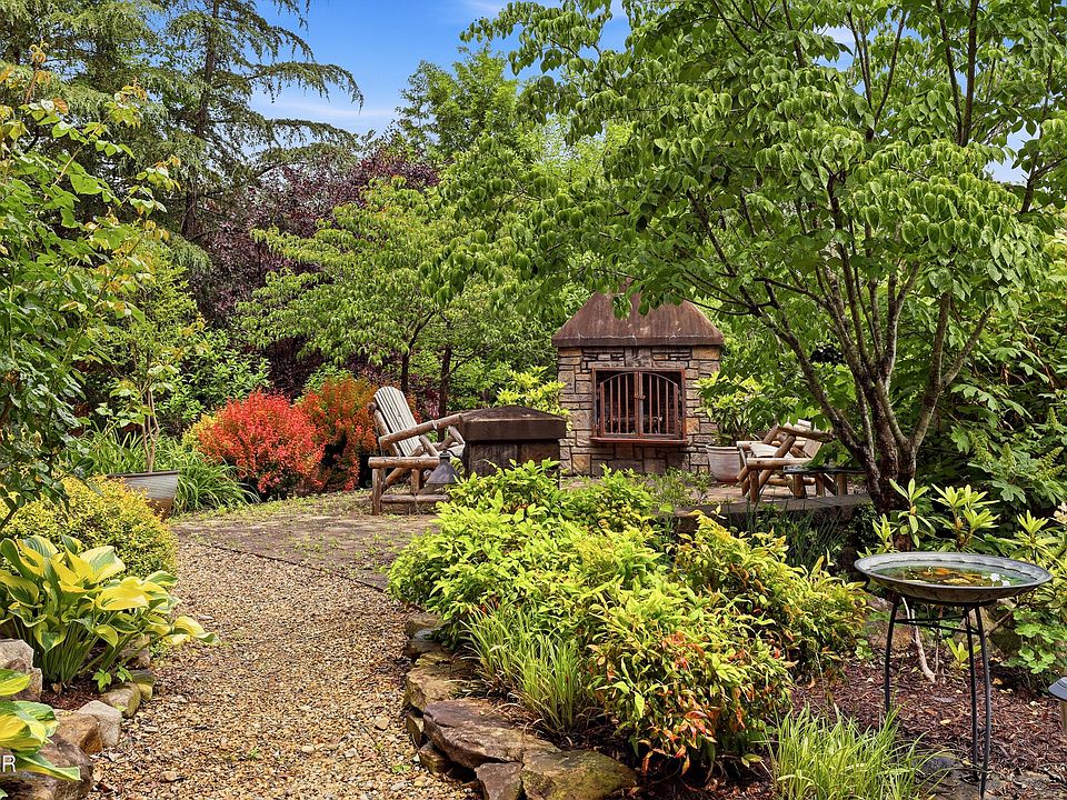 13th image of 1319 Licklog Hollow Rd