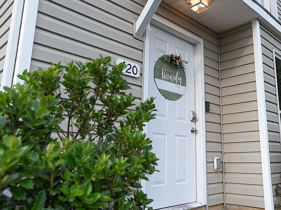 5th image of 720 Camelot Ln