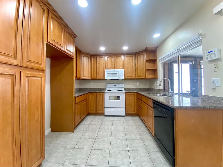 33025 Calistoga St — Photo 10