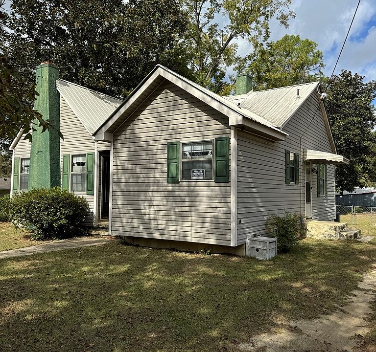 2nd image of 605 Windsor Ct