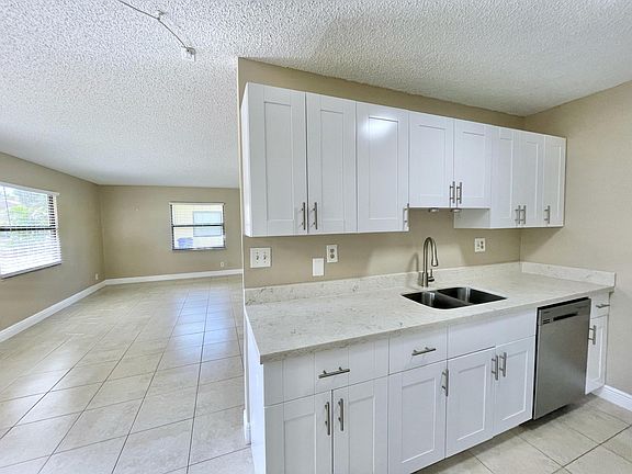 3rd image of 4403 NW 4th Avenue