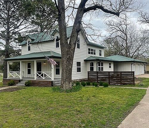 2nd image of 207 N Dogwood St