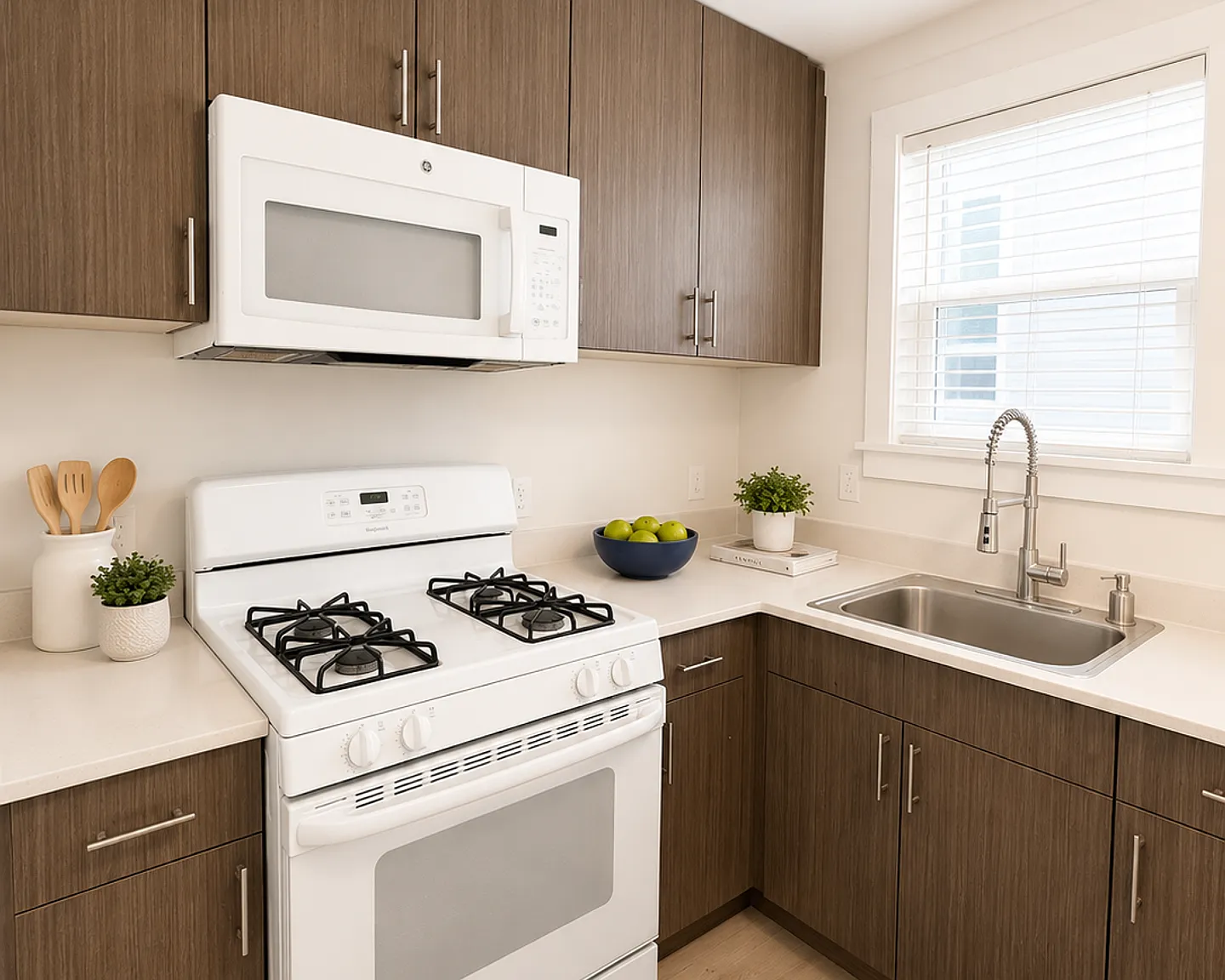 Charming Newly Updated Bottom Floor Spacious 1 Bed! Pre-Lease Today!! — Photo 1