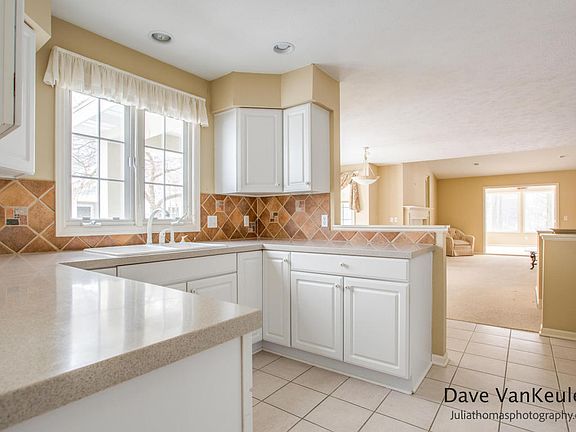 4th image of 7718 Greenbrier Dr NE