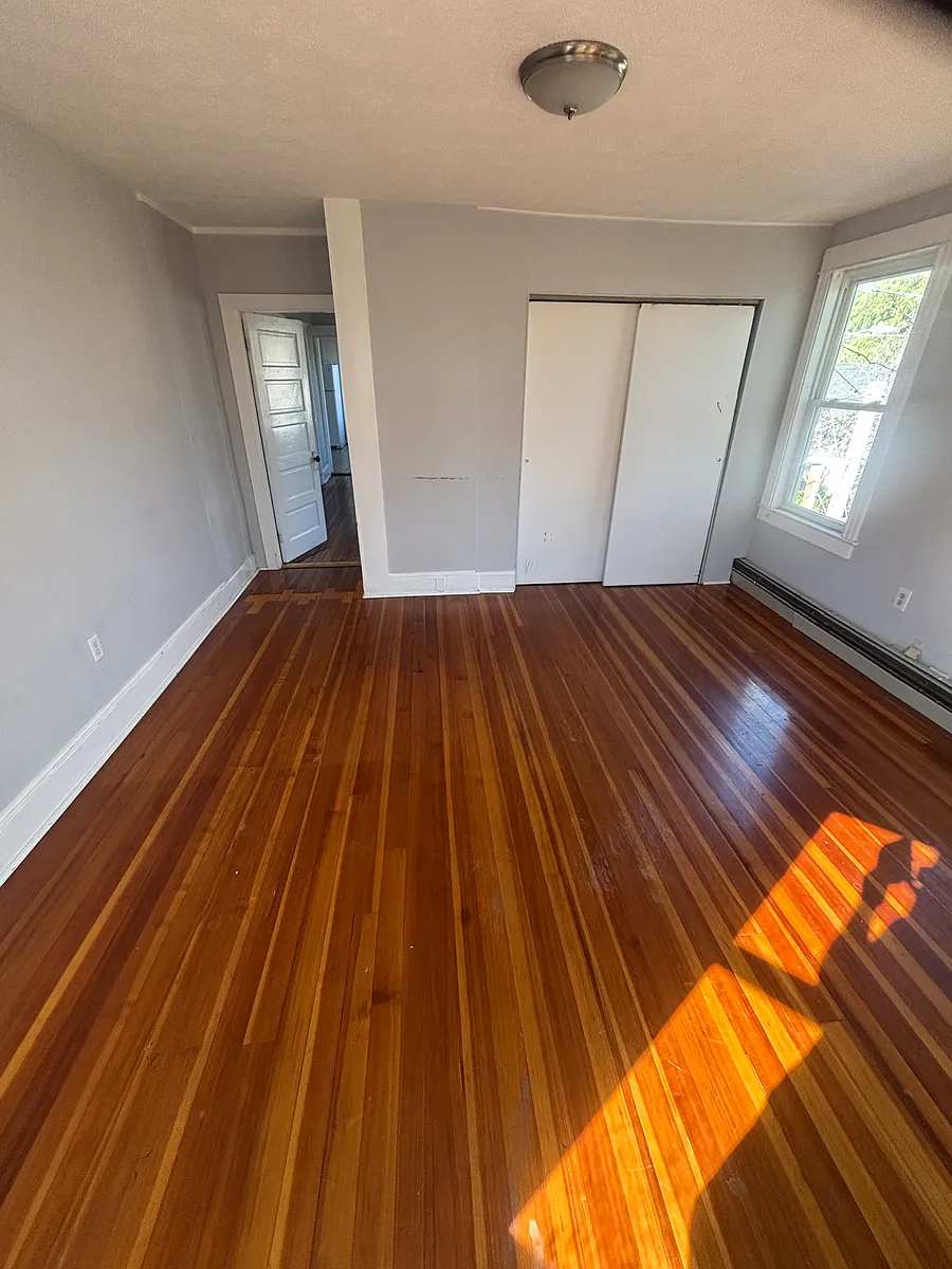 Building Photo - 130 Elm St #12