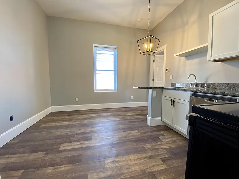 201 West Ave #11 — Photo 3