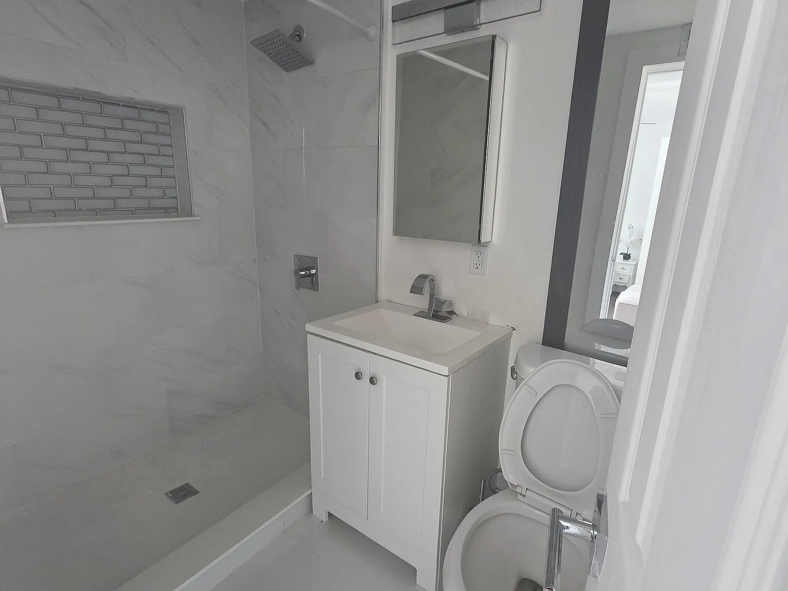 1 bed, 350 sqft, $1,250 — Photo 3