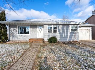 113 E Cedar St, Hortonville, WI 54944