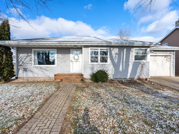 113 E Cedar St, Hortonville, WI 54944