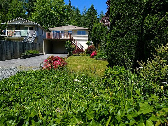 4th image of 1555 Burrill Ave