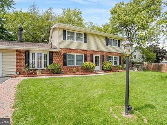 2nd image of 503 Lee Ct