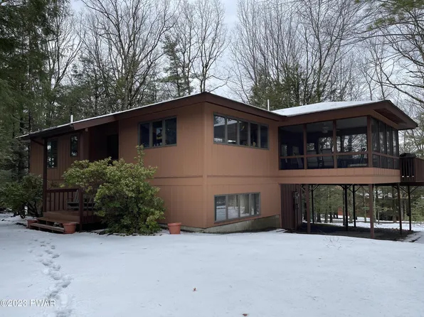 502 Canoebrook Dr, Hawley, PA 18428