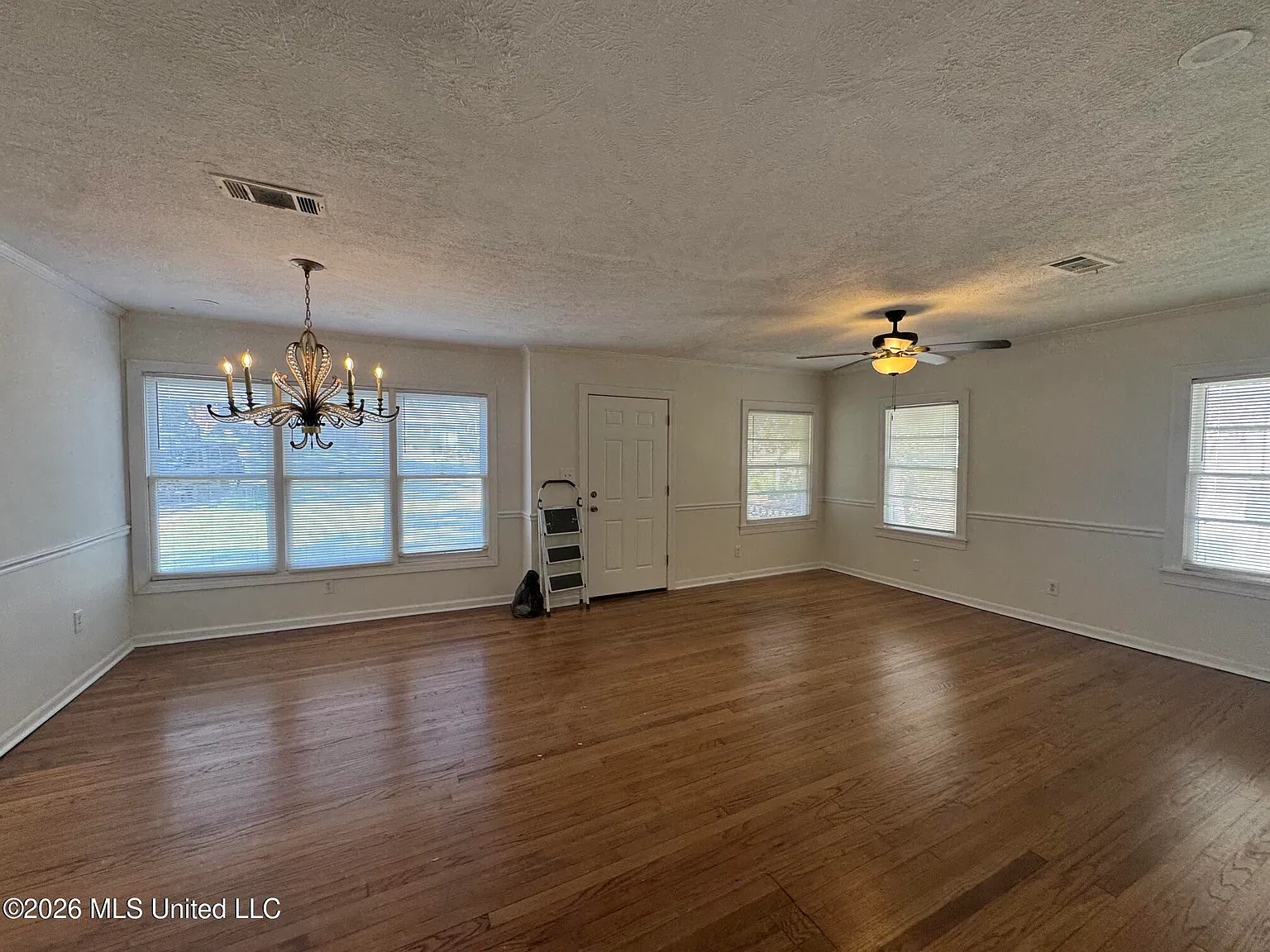 3 bed, 2.0 bath, 1680 sqft, $1,695 — Photo 3