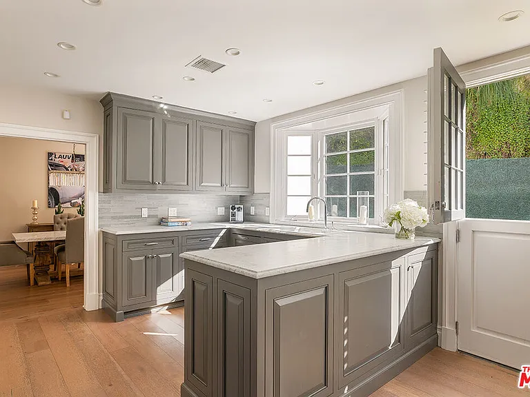 1460 N Doheny Dr — Photo 20
