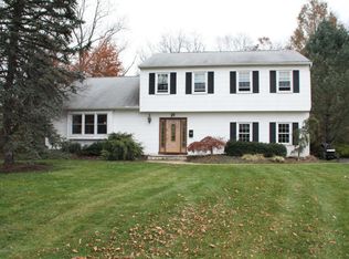 28 Sawbuck Rd, Freehold, NJ 07728