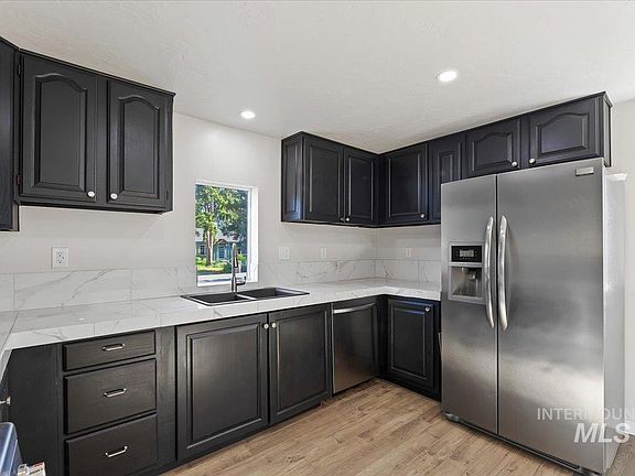 5th image of 4705 W Freemont St