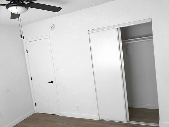 4th image of 7444 Haskell Ave #26
