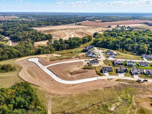 7125 Spring Creek Dr, Bettendorf, IA 52722