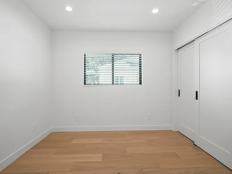 1707 S Vineyard Ave — Photo 9