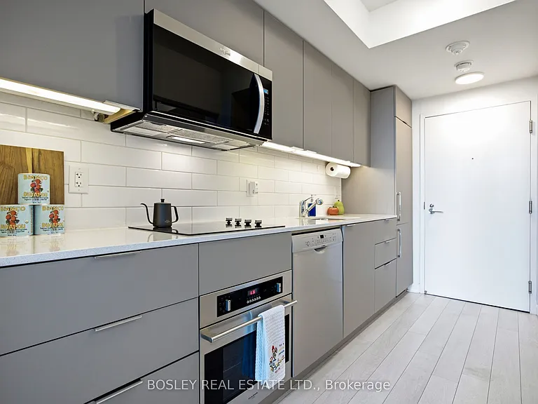 5 Hanna Ave #302 — Photo 10