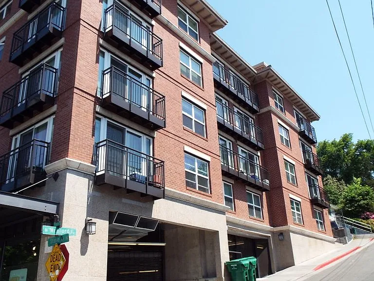 Howard Park Apartments — Photo 30
