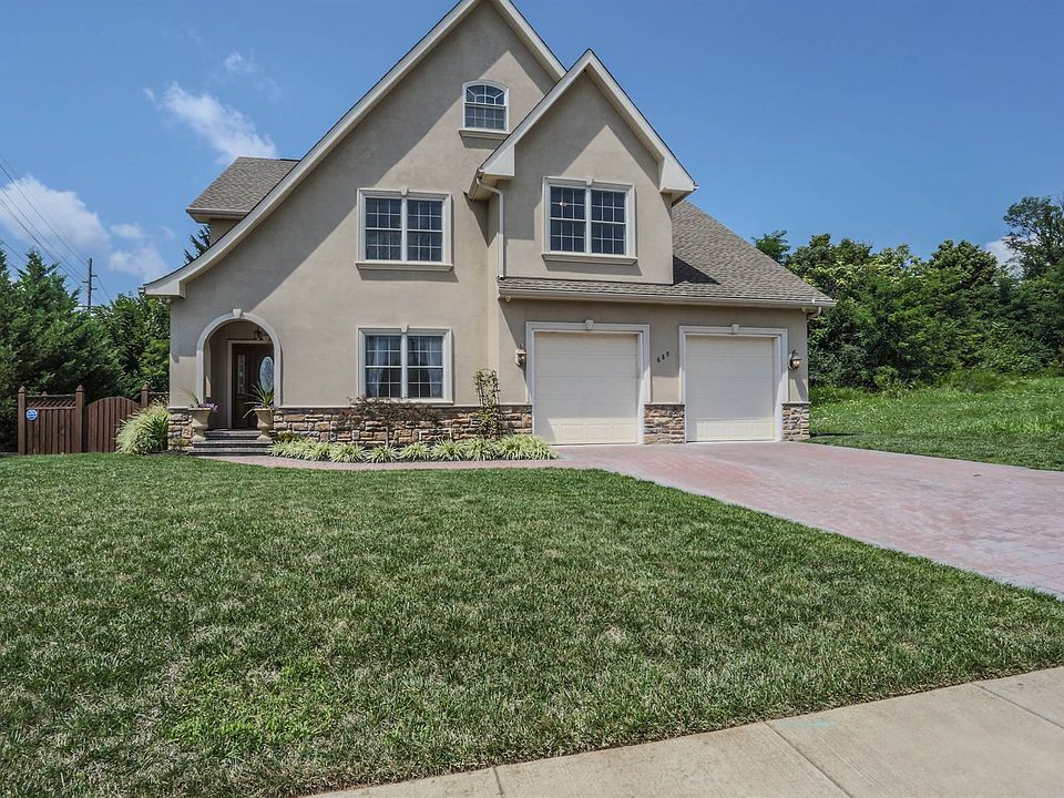 1st image of 689 Hillman Dr