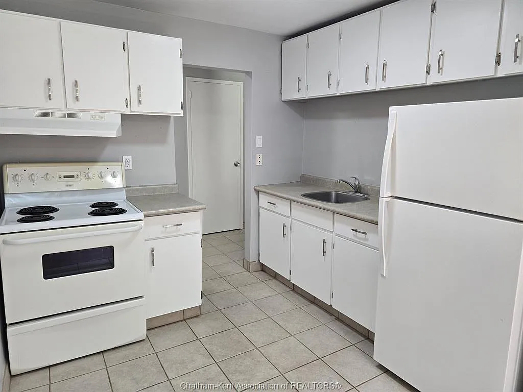 2 bed, 1.0 bath, $1,800 — Photo 2