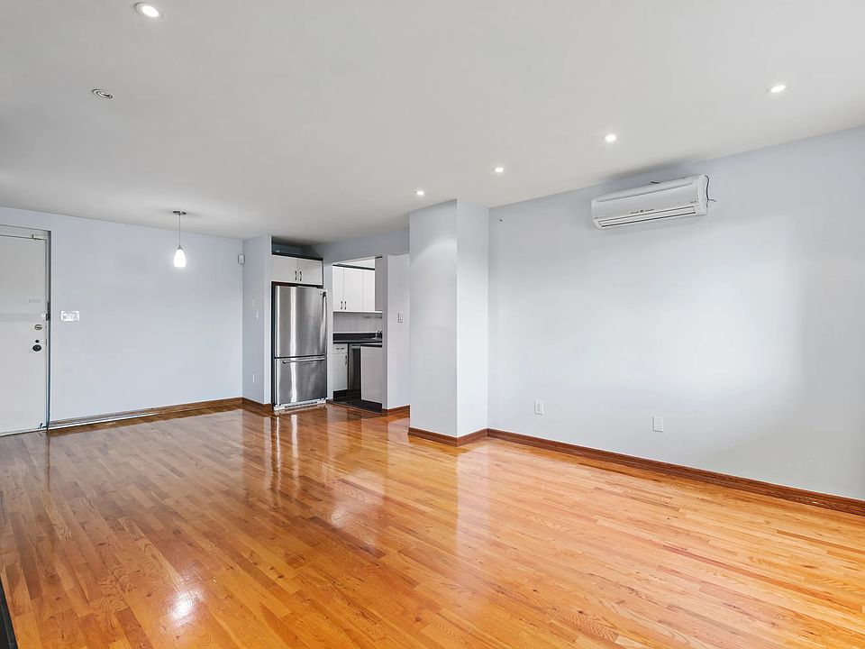 1st image of 2629 E 23rd St APT 3I
